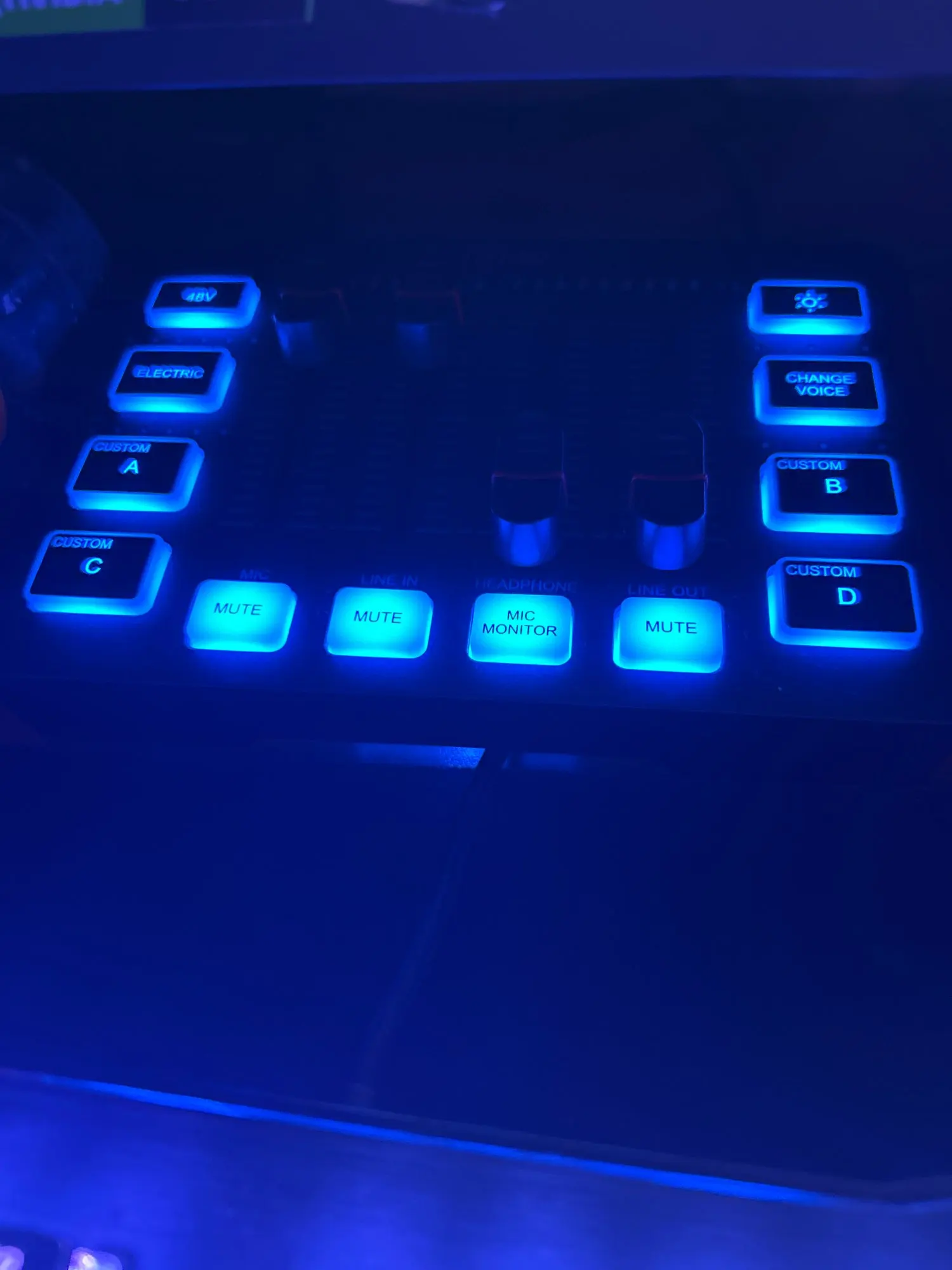 Gaming Mixer: 4-Channel RGB with XLR Mic Interface for Voice & Podcasts photo review